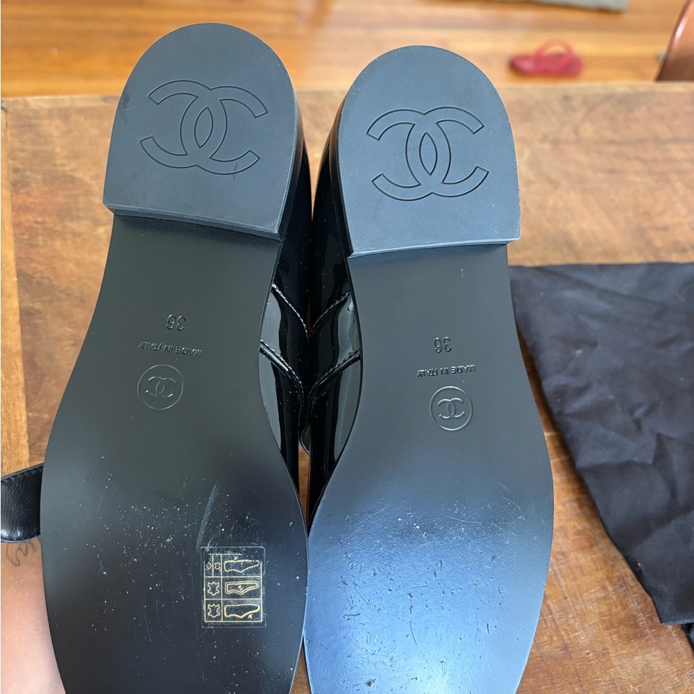 CHANEL Black Patent Mary Jane Flats with Gold CC Accent - Picture 8 of 11
